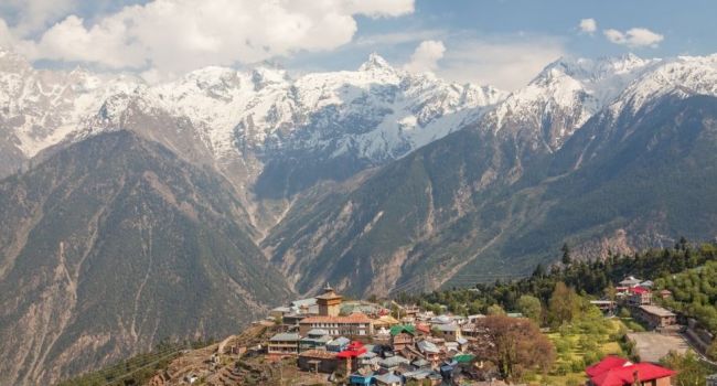 Из похода в Гималаи не вернулись восемь альпинистов