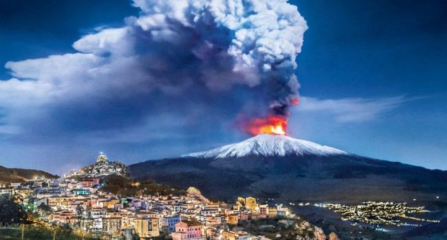  Крупнейший вулкан Европы снова извергается, - видео