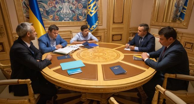 Политолог: где власть ничто, там и государство пустое место – мы уже идем к этому Политолог: где власть ничто, там и государство пустое место – мы уже идем к этому