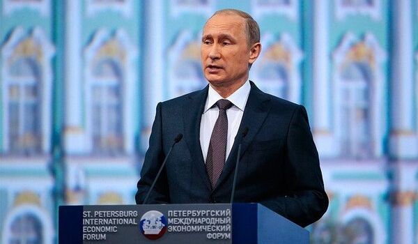 «Перемены требуют адаптации»: Путин призвал россиян переосмыслить роль доллара