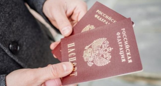 Политолог: на Донбассе выдают российские паспорта, но с отсрочкой на три месяца и только в Ростове