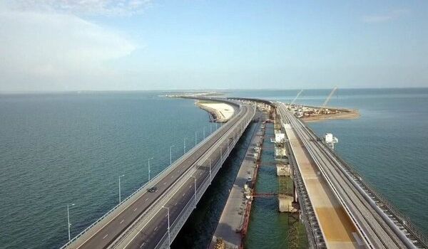 «А я еду-приеду…»: в сети показали знаковое фото пустого Крымского моста 
