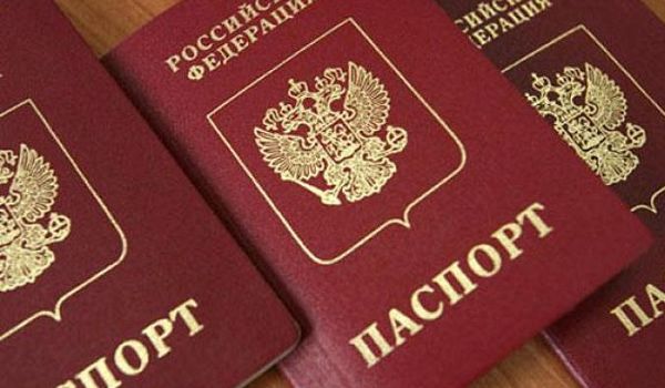 СМИ: жители Донбасса начали получать российские паспорта 
