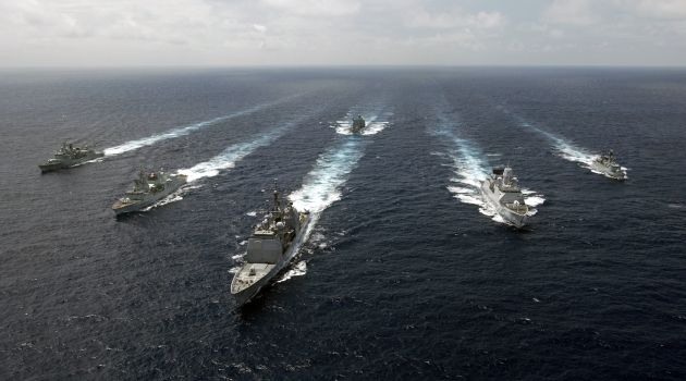 Военные НАТО «поймали» российское военное судно у берегов своей страны