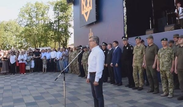Тарута в Мариуполе два раза назвал «боевиками» украинских военнослужащих 