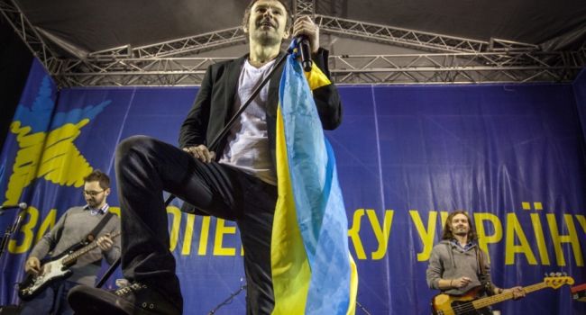 Украинцы не хотят приходить на политические встречи. Другое дело – прийти послушать музыку и Вакарчук это знает