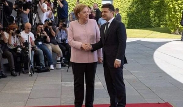 «Поверьте мне, она была в безопасности»: Зеленский рассказал, почему не помог Меркель 