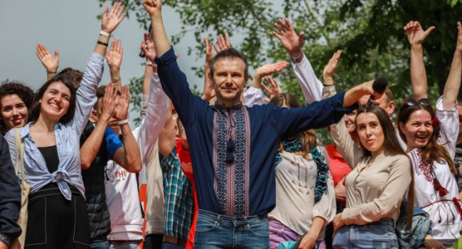 Телеведущая: люди готовы голосовать за Вакарчука, чтобы был баланс для Зеленского