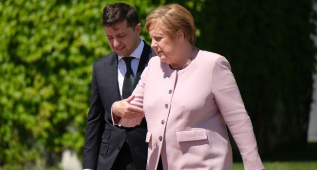 «Станет недееспособной»: Врач рассказал, что случилось с Меркель 
