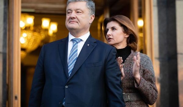 «Такая безвыходность…»: политолог показал знаковое фото Порошенко с женой, раскритиковав его за пиар 