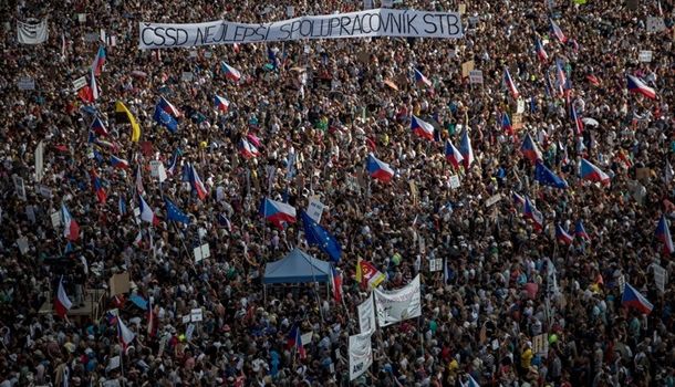 В Чехии прошла самая крупная за десятилетия акция протеста: требуют отставки друга Путина 