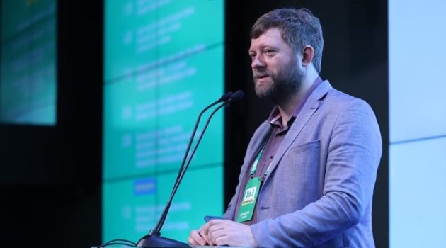 Александр Корниенко анонсировал реформирование украинского парламента усилиями партии «Слуга народа» Александр Корниенко анонсировал реформирование украинского парламента усилиями партии «Слуга народа»