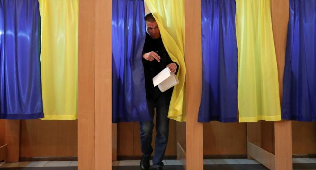 Украинцы продолжают массово менять место голосования