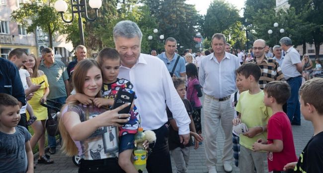 «Буду работать ради будущего, вместе с вами изменять нашу страну»: Порошенко посетил Львовщину, тепло пообщавшись с людьми 