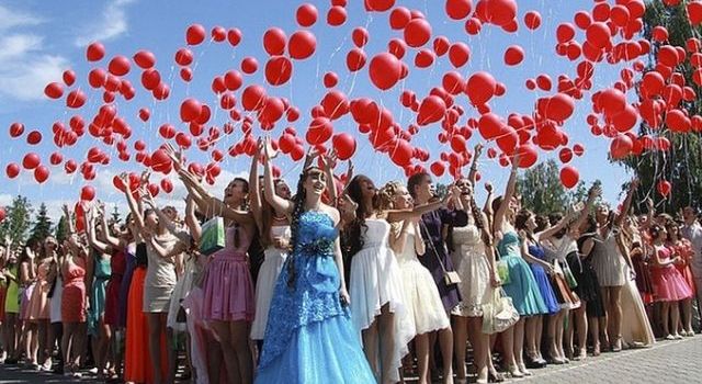В украинских школах отпраздновали выпускные