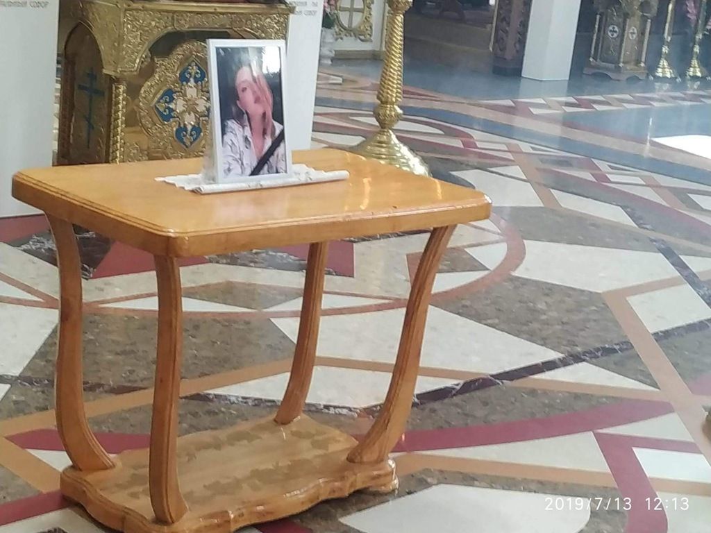 В сети показали открытый гроб с телом Анастасии Ковалевой, которую поджег любимый 