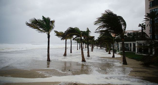 У побережья Мексики бушует ураган