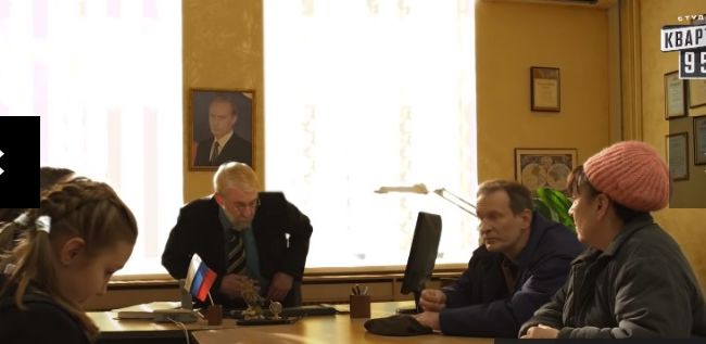 Портрет Путина и георгиевская лента: сериал «Сваты» попал в новый громкий скандал 