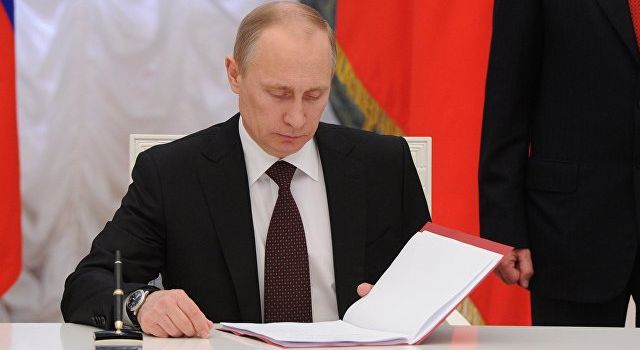 Путин подписал закон о приостановке Договора о ликвидации ракет средней и меньшей дальности 