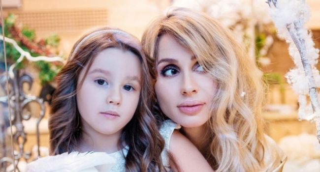 «Мама категорически против»: Светлана Лобода рассказала о необычной прихоти дочери, обратившись за помощью к поклонникам 