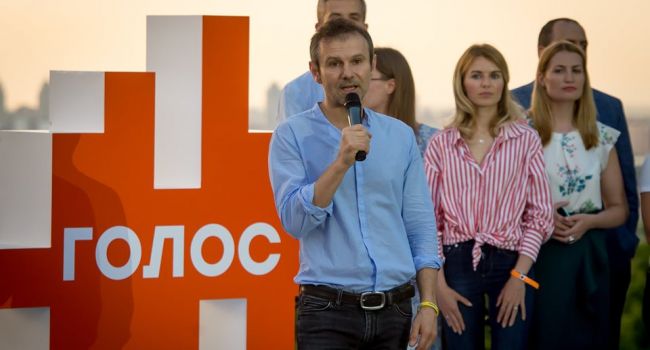 Блогер: Вакарчук упорно продолжает копировать Зеленского, надеясь, что тренд на «новые лица» ему поможет