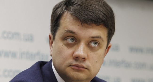 Политолог: Разумков не понимает, что не надо никому ничего доказывать, ведь никаких притеснений русскоговорящих в Украине нет