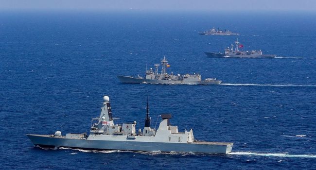 В Черном море выстроились 30 военных кораблей, а в небо поднята авиация Украины и США