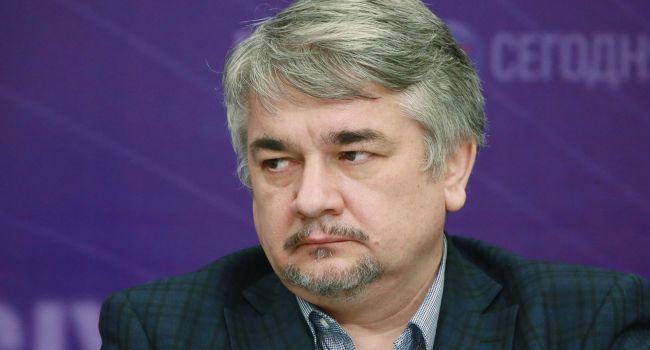 «Украина не выживет»: скандальный политолог рассказал о последствиях «распада страны»