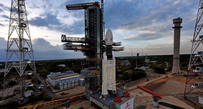 Лунная миссия сорвана: Индия неожиданно отложила запуск космического аппарата