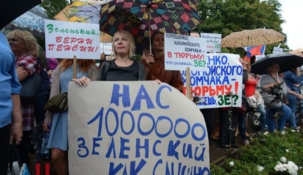 «Нас миллион! Зеленский, как слышно?»: жители Донецка на митинге выставили президенту наглое требование