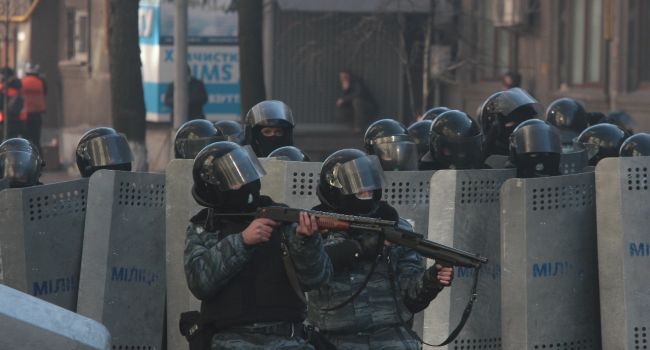 «Позор государства!»: суд отпустил из-под стражи бывшего беркутовца, участвовавшего в расстрелах Майдана