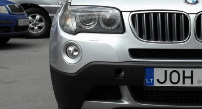 У Зеленского предлагают отсрочку штрафов для владельцев автомобилей на иностранной регистрации