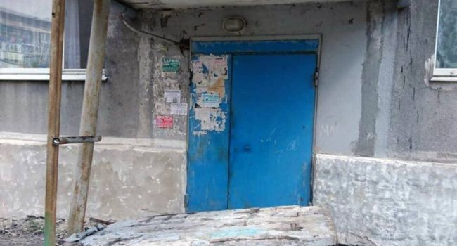 В Киеве на мужчину упала бетонная стена
