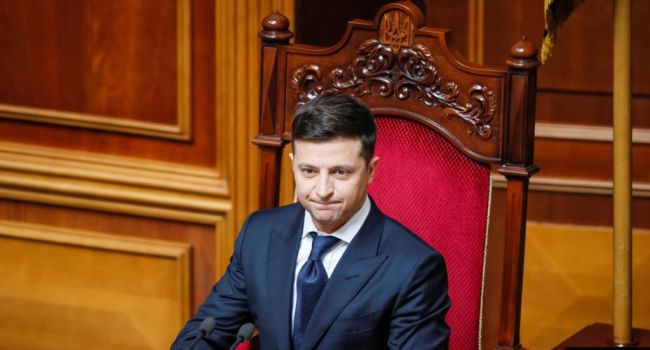 Зеленский предупредил «слуг народа», что у него не дрогнет рука распустить парламент, если он потеряет контроль над своей фракцией
