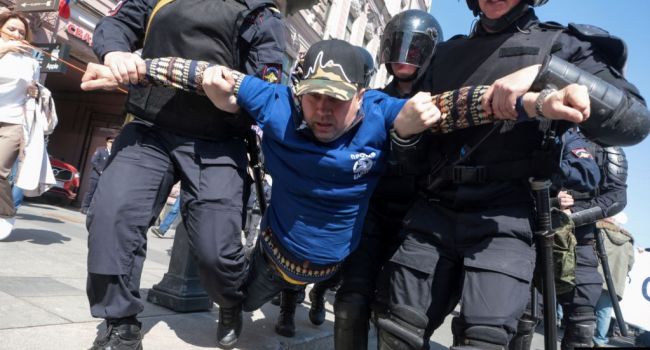 «Россия без Путина»: в Москве начался силовой разгон масштабной акции против главы Кремля, сотни задержанных