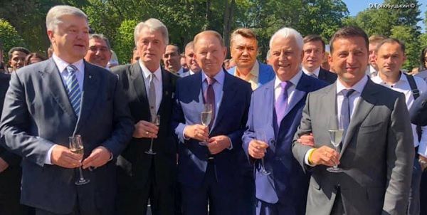 «Возвращение в совок?»: в сети ажиотаж из-за совместного фото президентов Украины 