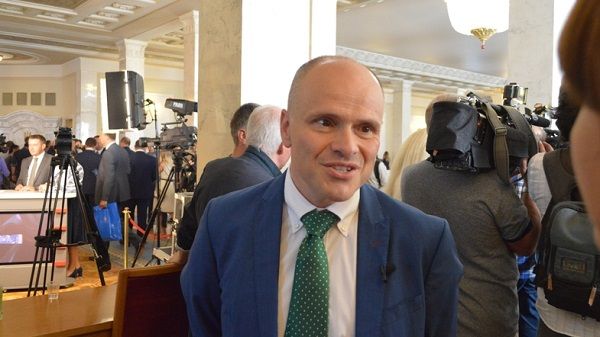 «Остаюсь в парламенте!»: Радуцкий поспешно опроверг заявление Арахамии о должности в Минздраве