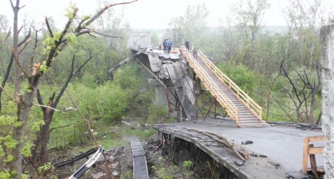 Террористы «ЛНР» не разрешают саперам ГСЧС разминировать территорию у моста в Станице-Луганской