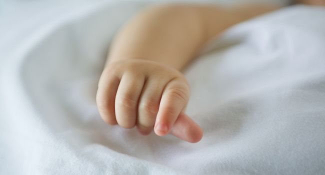 На Херсонщине в мусорном баке найдено тело новорождённой девочки