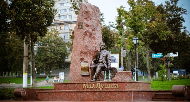 На Сумщине не собираются прощаться с памятником коммунисту
