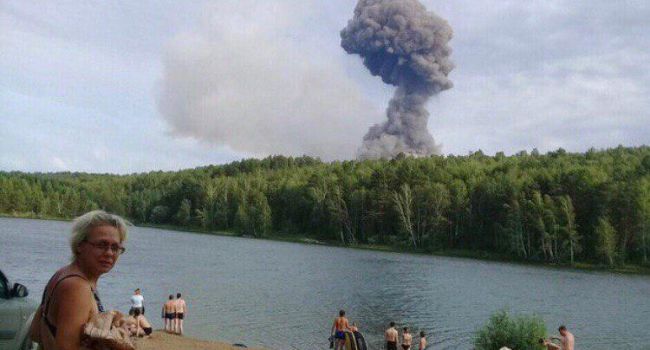 В РФ на военных складах с боеприпасами начали взрываться снаряды: в сети появилось видео 