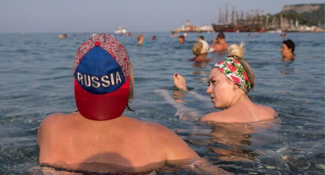 Опрос: только россияне недовольны на курортах в момент встречи со своими согражданами