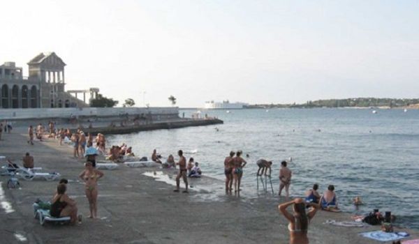 Оккупированный Крым сразила холера: «власти» принялись закрывать популярные пляжи в Севастополе 
