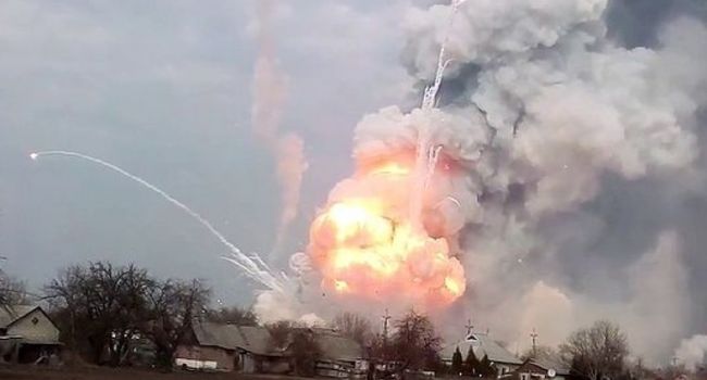 Люди срочно покидают территорию: в России произошел новый взрыв на складах боеприпасов 
