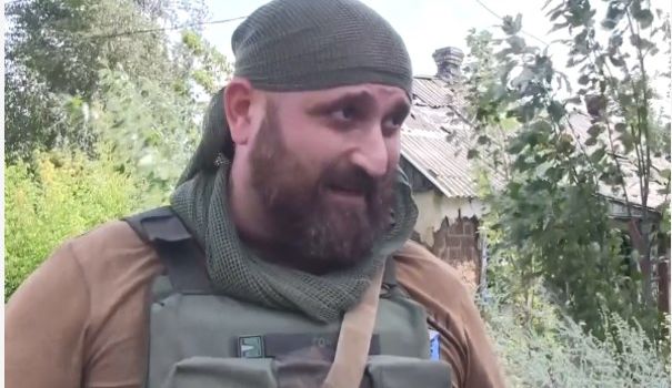 «А как я могу не быть тут?» В сети вызвало ажиотаж видео с грузинским добровольцем на Донбассе 