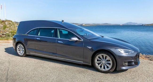 Катафалк, созданный на основе электрокара Электрокар Tesla Model S, выставили на продажу за 200 тысяч долларов Катафалк, созданный на основе электрокара Электрокар Tesla Model S, выставили на продажу за 200 тысяч долларов