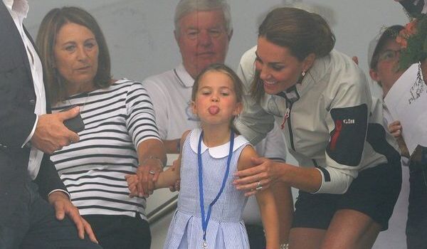 В сети набирает популярности видео с дочкой принца Уильяма, которая ярко поставила журналистов на место
