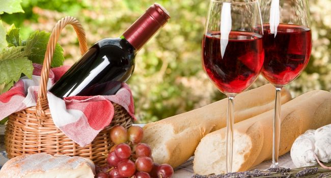 Абсолютно никакой пользы: медики развенчали мифы о полезных свойствах красного вина
