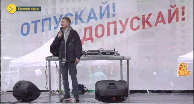 «Мы не экстремисты и не преступники, мы просто граждане. Хватит нас запугивать»: российский комик выступил на митинге в Москве 