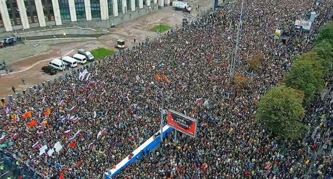 «Ничего себе кипишь! Долой царя!»: в Москве более 50 тысяч россиян собрались на акцию протеста